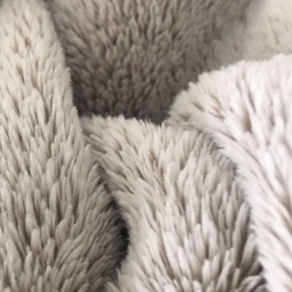 Reserved large throw